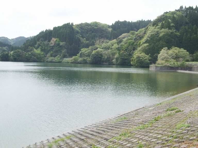 未知のダム湖は魅力的 No.1